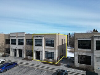 Plus de détails pour 300 Terry Fox Dr, Ottawa, ON - Bureau à vendre