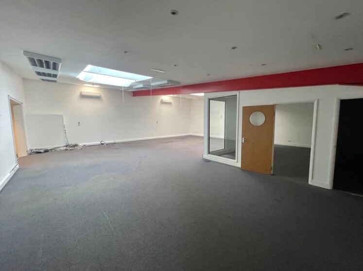 Oakcroft Rd, Chessington à louer - Photo intérieure – Image 3 sur 5