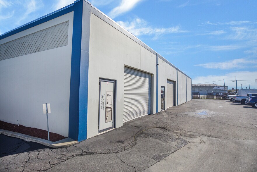 660 Lakeville St, Petaluma, CA à louer - Photo de l’immeuble – Image 3 sur 6