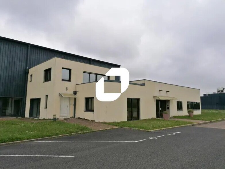 772 Rue De L'Industrie, Saint-André-de-Corcy à louer - Photo de l’immeuble – Image 2 sur 10