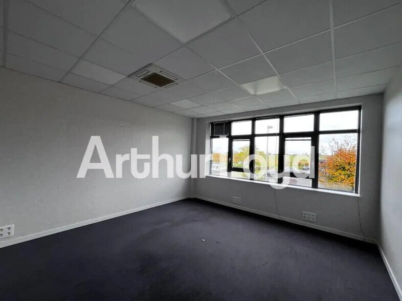 Bureau dans Saint-Contest à vendre - Photo de l’immeuble – Image 3 sur 6