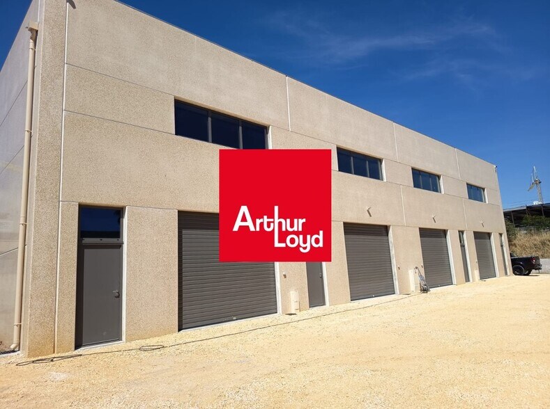 Local d’activités dans La Seyne-sur-Mer à louer - Photo de l’immeuble – Image 1 sur 4