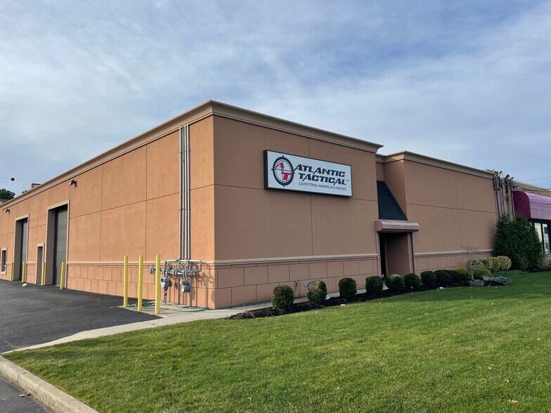 238 Route 109, Farmingdale, NY à louer - Photo de l’immeuble – Image 1 sur 6