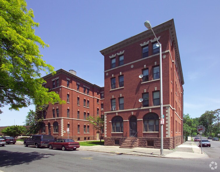 2147 Main St, Springfield, MA à vendre - Photo de l’immeuble – Image 2 sur 5