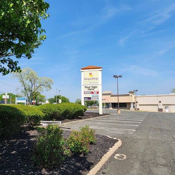 1137 State Route 34, Matawan, NJ à louer - Photo de l’immeuble – Image 3 sur 6