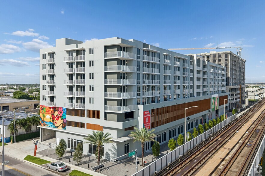 1025 E 25th St, Hialeah, FL à louer - Photo principale – Image 1 sur 39