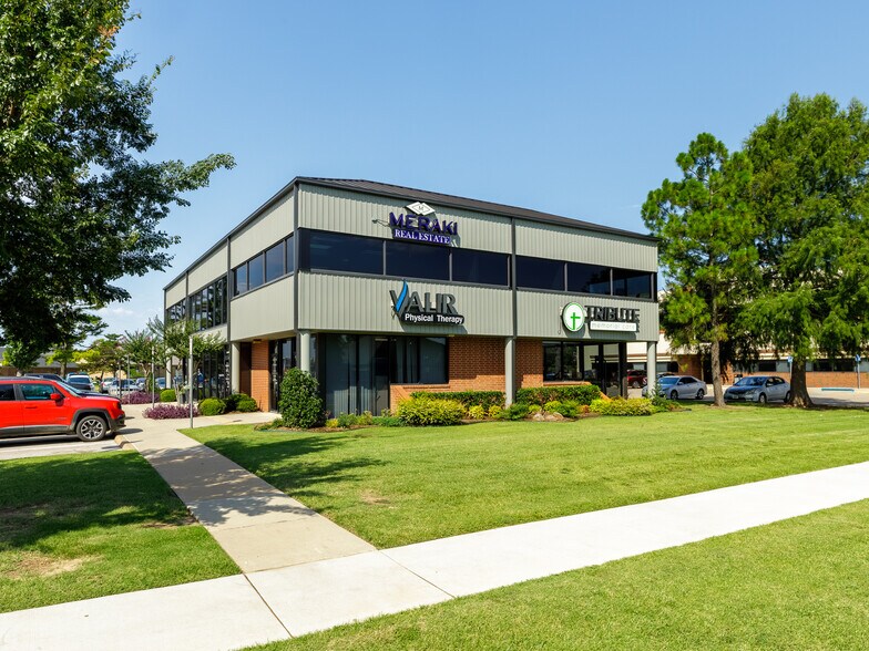 708 24th Ave NW, Norman, OK à vendre - Photo de l’immeuble – Image 1 sur 34