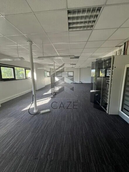 Bureau dans Villenave-d'Ornon à louer - Photo de l’immeuble – Image 3 sur 5