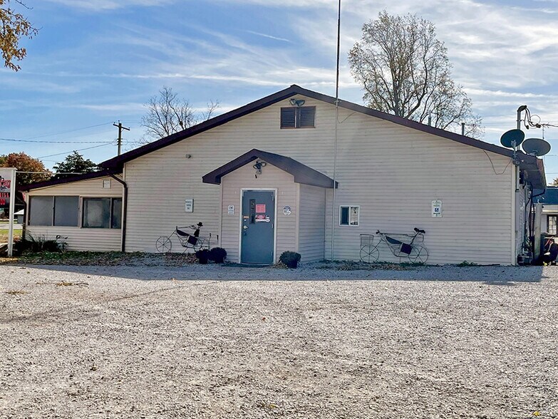 109 S Maple St, Mulberry Grove, IL à vendre - Photo de l’immeuble – Image 1 sur 23