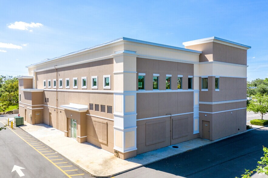 116 Altamonte Dr, Altamonte Springs, FL à louer - Photo de l’immeuble – Image 2 sur 10