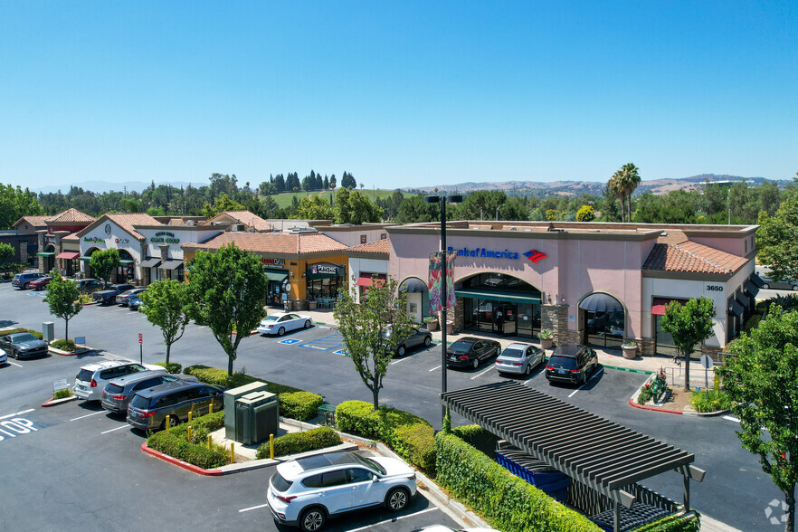 3560-3660 Grand Ave, Chino Hills, CA à louer - Photo de l’immeuble – Image 2 sur 25