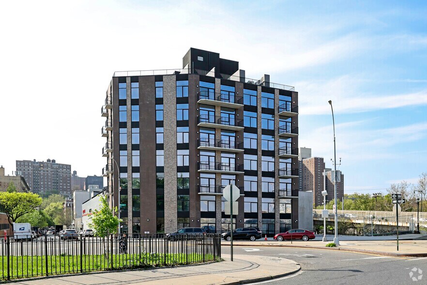 233 W 154th St, New York, NY à vendre - Photo de l’immeuble – Image 2 sur 18