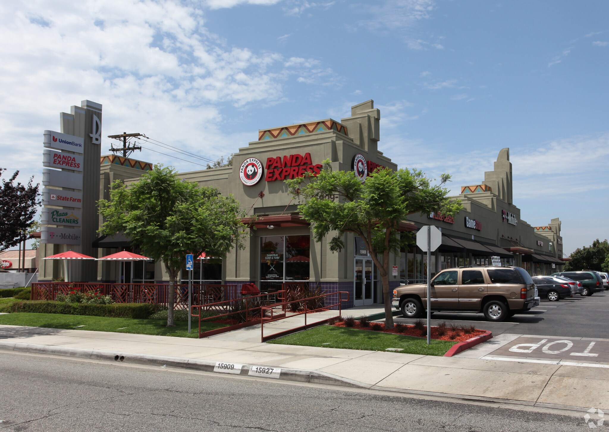 15909-15925 Bellflower Blvd, Bellflower, CA à louer Photo principale– Image 1 sur 2