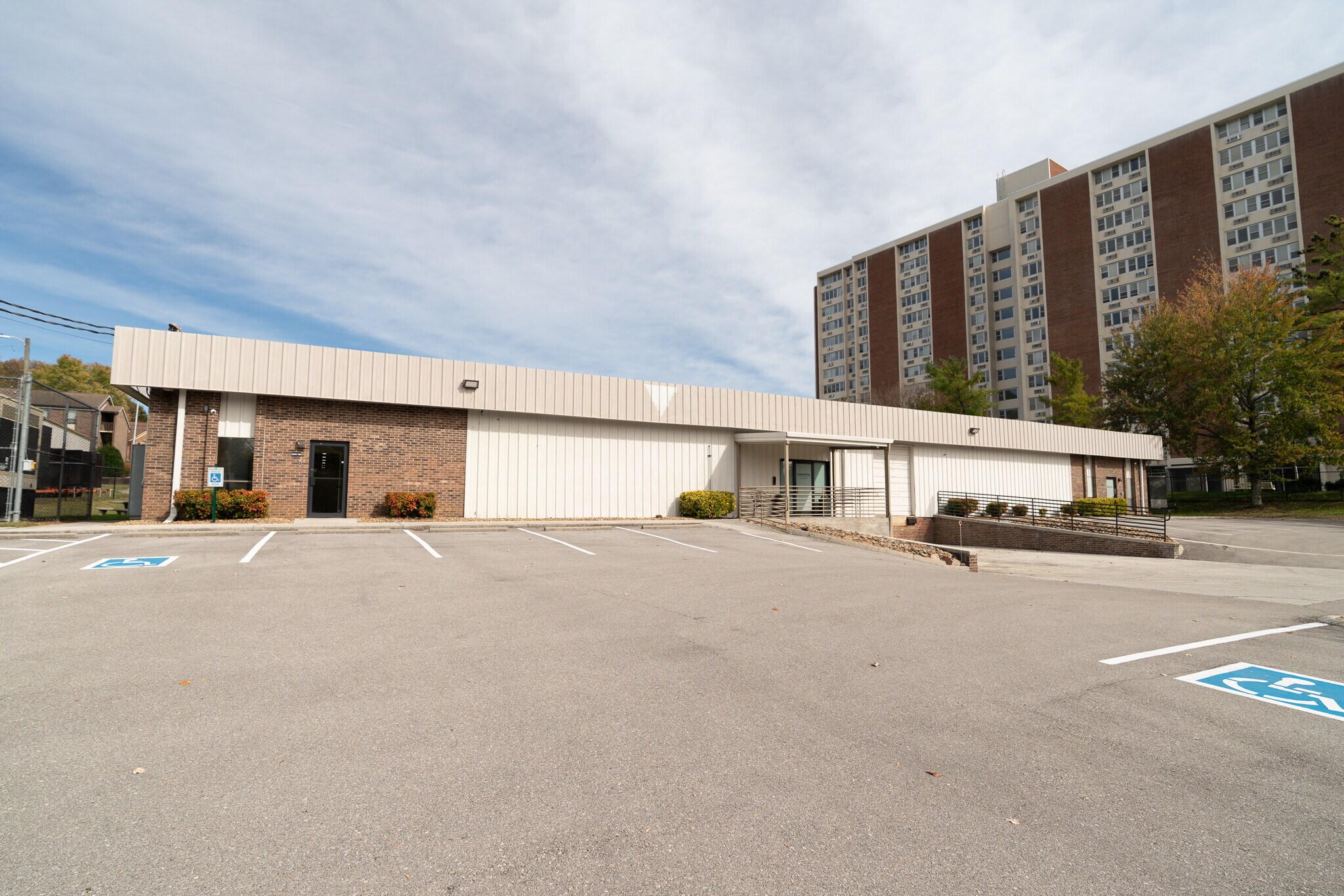 4440 Walker Blvd, Knoxville, TN à vendre Photo de l’immeuble– Image 1 sur 67