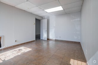 5504-1 Bandera Rd, San Antonio, TX à louer Photo de l’immeuble– Image 2 sur 3