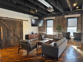 1201 Story Ave, Louisville, KY à louer Photo intérieure– Image 2 sur 19