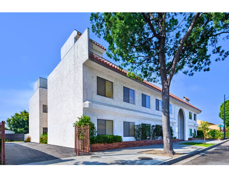 4116 W Magnolia Blvd, Burbank, CA à vendre - Photo de l’immeuble – Image 2 sur 10