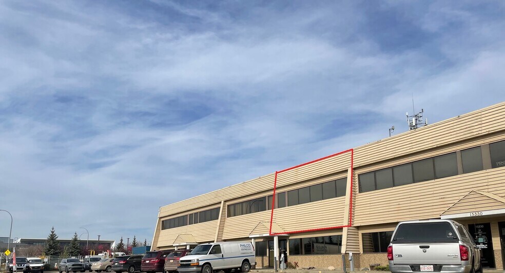 15330 123 Av NW, Edmonton, AB à louer - Photo de l’immeuble – Image 2 sur 10