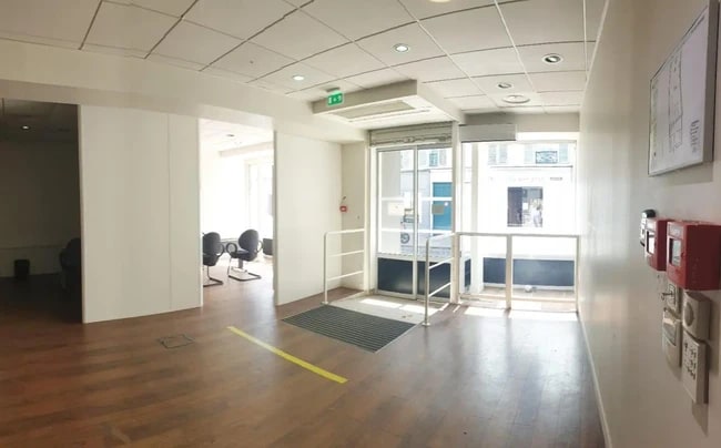 Plus de détails pour Local commercial à louer