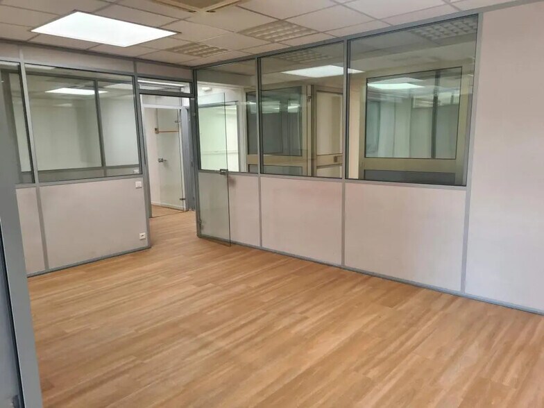 Bureau dans Le Cannet à louer - Photo de l’immeuble – Image 3 sur 8