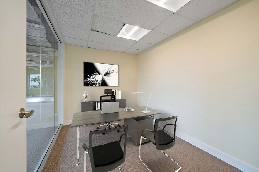 5900-5950 Ch De La Côte-Des-Neiges, Montréal, QC à louer - Photo intérieure – Image 2 sur 21