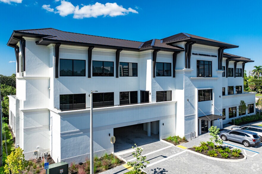 3080 Tamiami Trl E, Naples, FL à louer - Photo principale – Image 1 sur 39