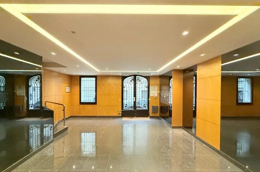 46 Rue Paul Valéry, Paris à louer - Photo de l’immeuble – Image 2 sur 6