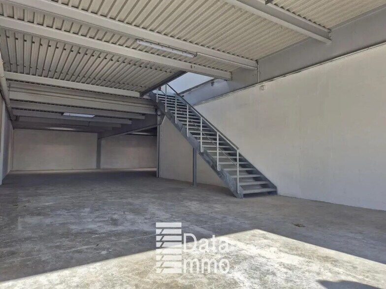 Industriel/Logistique dans Neuilly-Plaisance à louer - Photo de l’immeuble – Image 1 sur 8
