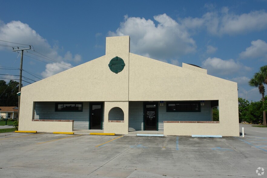 805 Virginia Ave, Fort Pierce, FL à louer - Photo de l’immeuble – Image 2 sur 2
