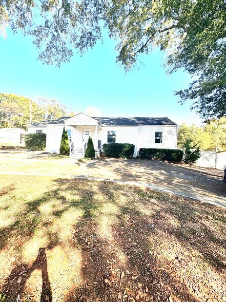 1741 Spring St, Smyrna, GA à louer - Photo de l’immeuble – Image 3 sur 13