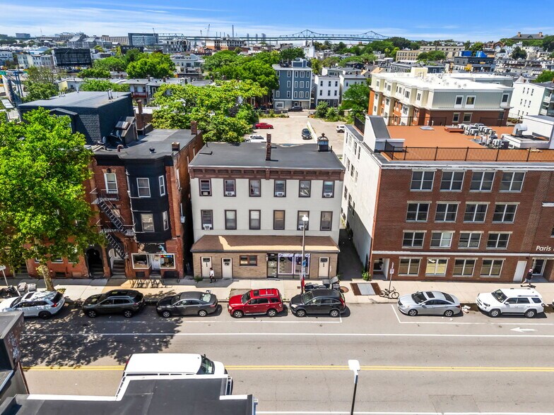 154 Chelsea St, East Boston, MA à vendre - Photo de l’immeuble – Image 2 sur 5