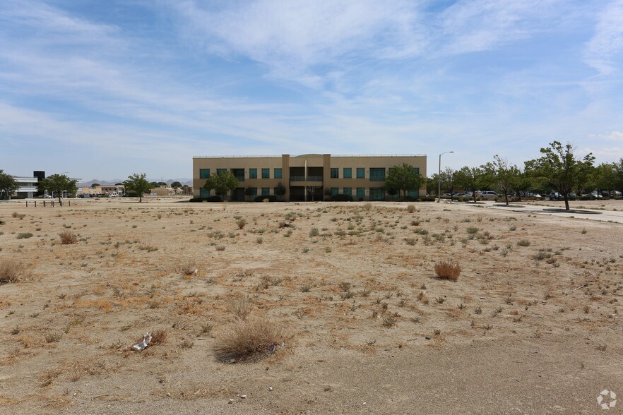 California Ave, Victorville, CA à vendre - Photo principale – Image 1 sur 6