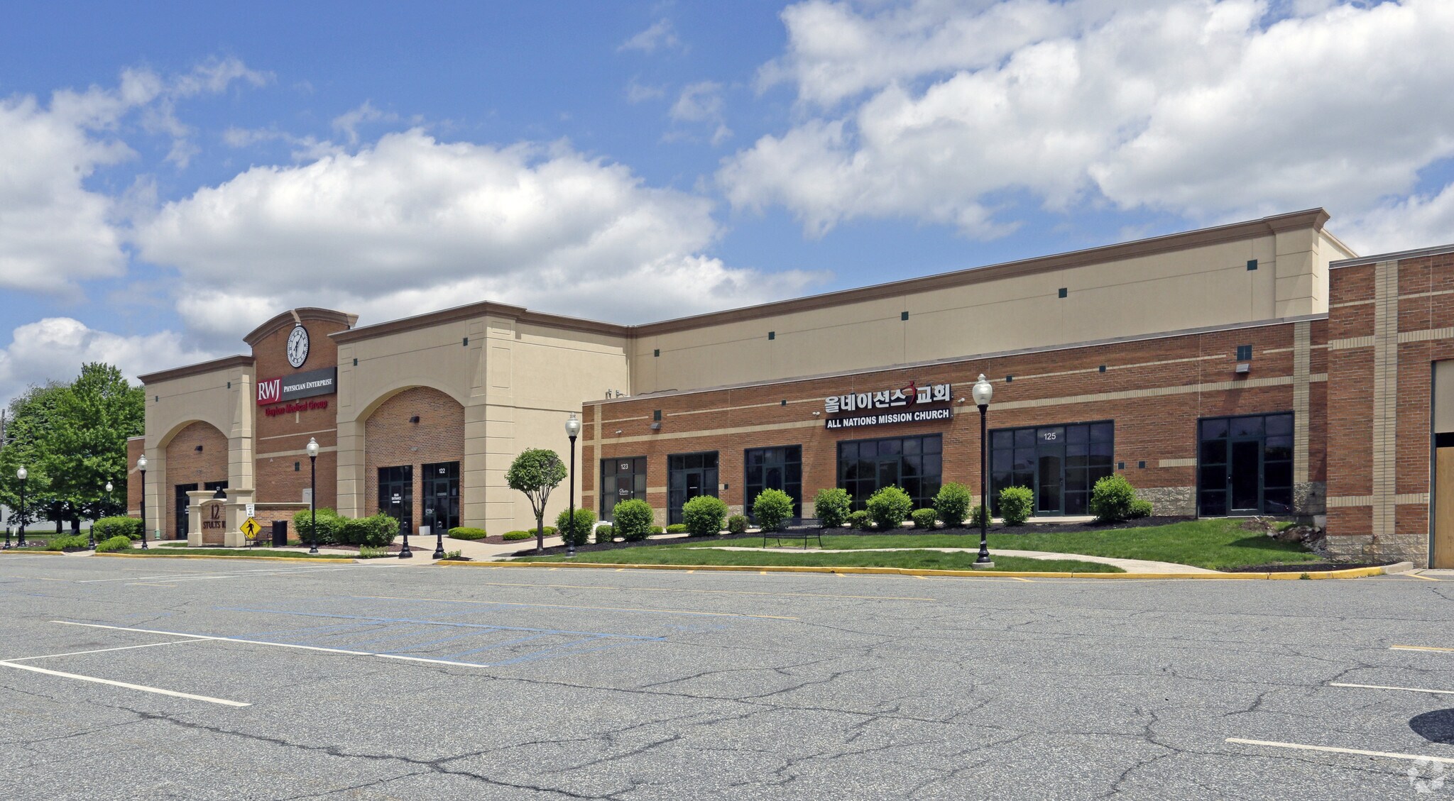 12 Stults Rd, Dayton, NJ à louer Photo principale– Image 1 sur 10