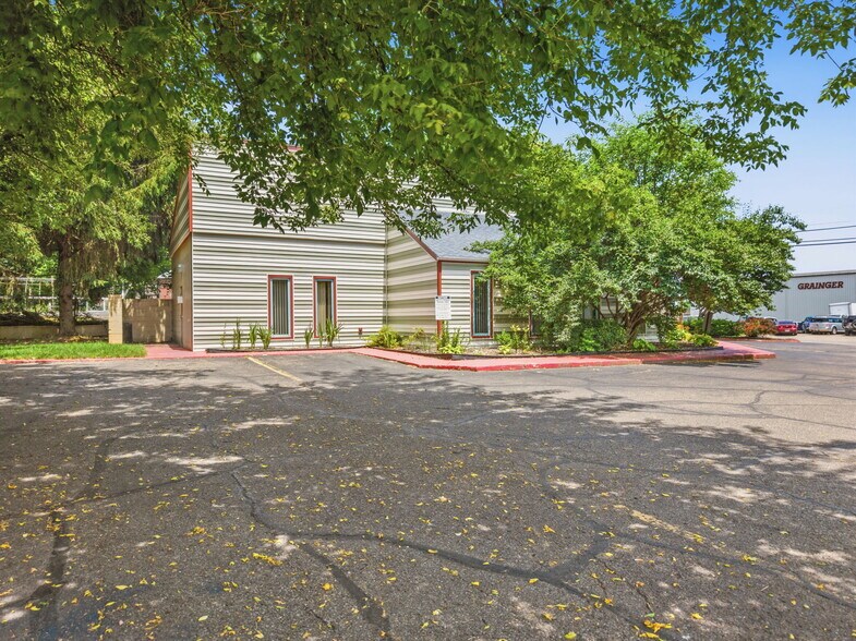 255 Dueber Ave SW, Canton, OH à vendre - Photo de l’immeuble – Image 3 sur 30