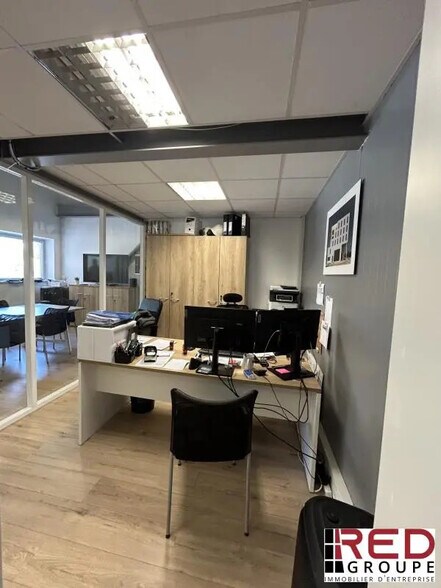 Bureau dans Le Tholonet à louer - Photo de l’immeuble – Image 3 sur 11