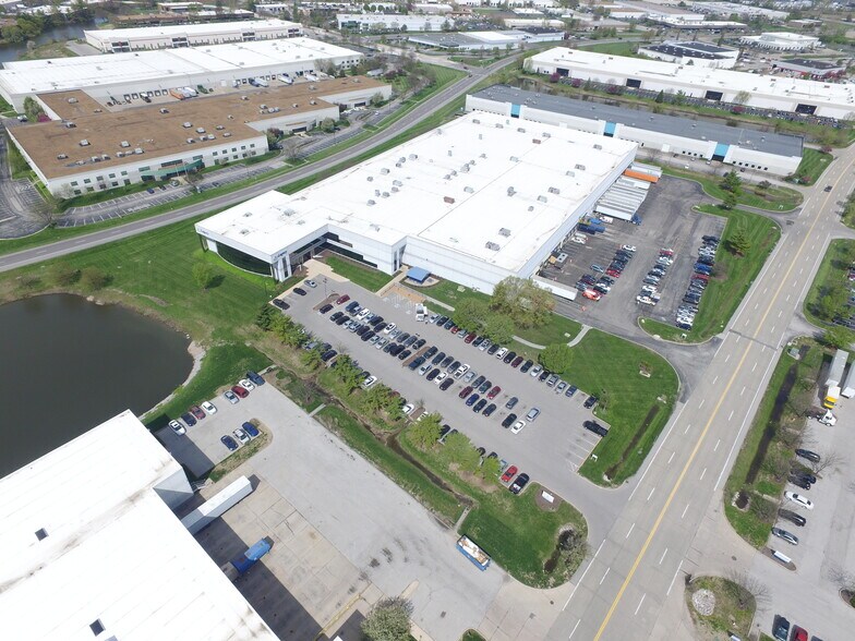 13333 Lakefront Dr, Earth City, MO à louer - Photo de l’immeuble – Image 3 sur 17