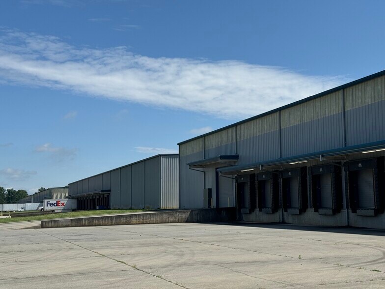 100 Enterprise Dr SW, Calhoun, GA à louer - Photo de l’immeuble – Image 3 sur 6