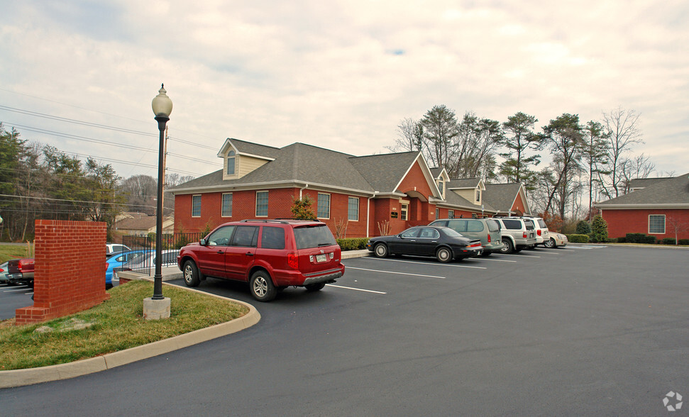 1376-1378 Papermill Pointe Way, Knoxville, TN à louer - Photo de l’immeuble – Image 2 sur 6