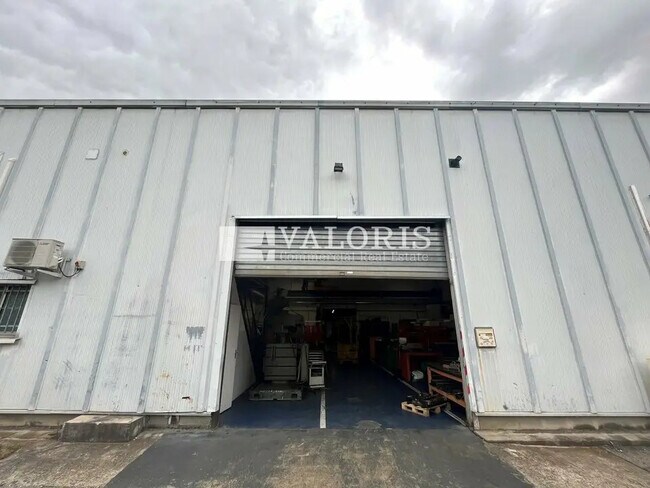 Plus de détails pour Local d’activités à vendre