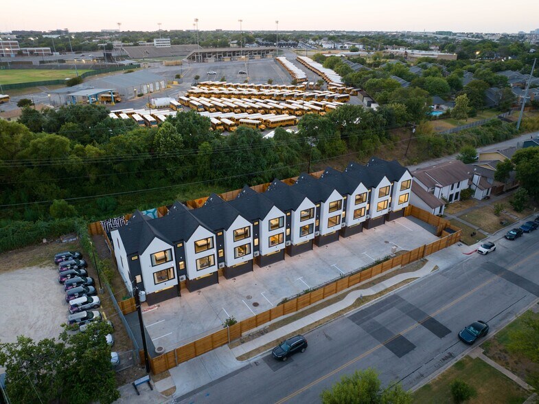 7104 Creekside Dr, Austin, TX à vendre - Photo de l’immeuble – Image 3 sur 7