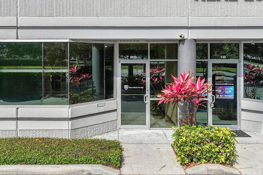 7901 Kingspointe Pky, Orlando, FL à vendre - Photo de l’immeuble – Image 1 sur 11