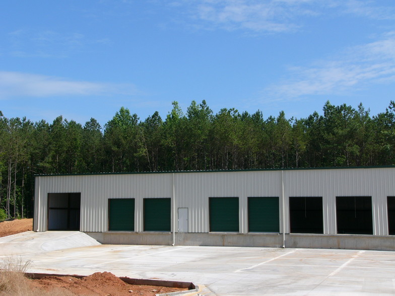 535 Pine Rd, Newnan, GA à louer - Photo de l’immeuble – Image 3 sur 8