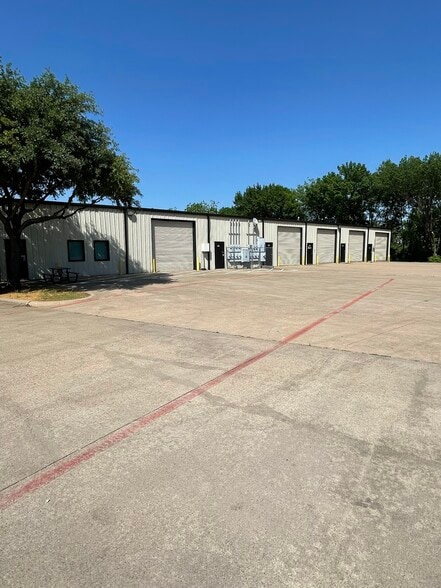 194 Industrial Blvd, McKinney, TX à louer - Photo de l’immeuble – Image 3 sur 15