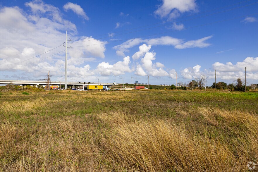 SWC of Emmett F Lowry & Century Blvd, Texas City, TX à louer - Photo principale – Image 2 sur 4