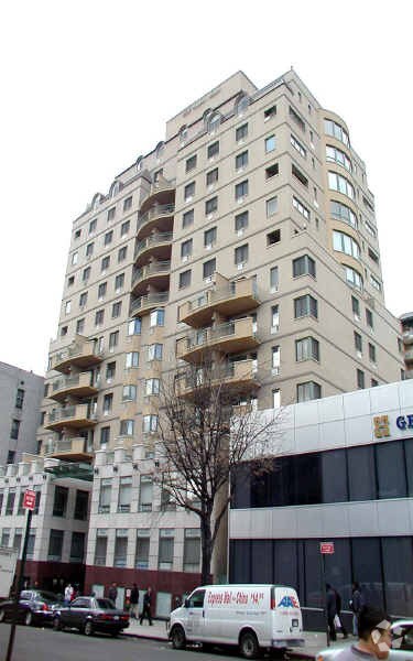 133-47 Sanford Ave, Flushing, NY à vendre Photo de l’immeuble– Image 1 sur 11