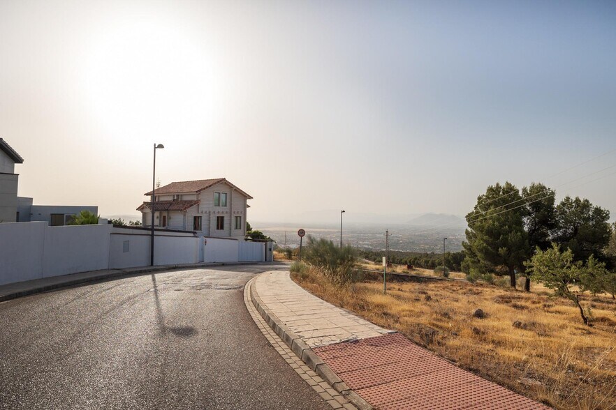 Calle Cúllar Vega, 42, La Zubia, Granada à vendre - Photo de l’immeuble – Image 2 sur 18