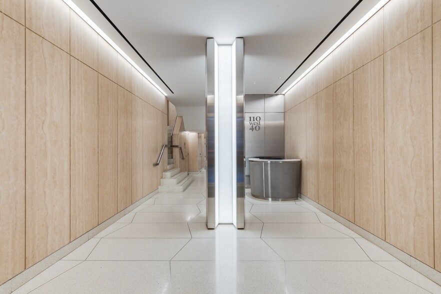 110 W 40th St, New York, NY à louer - Hall d’entrée – Image 2 sur 15