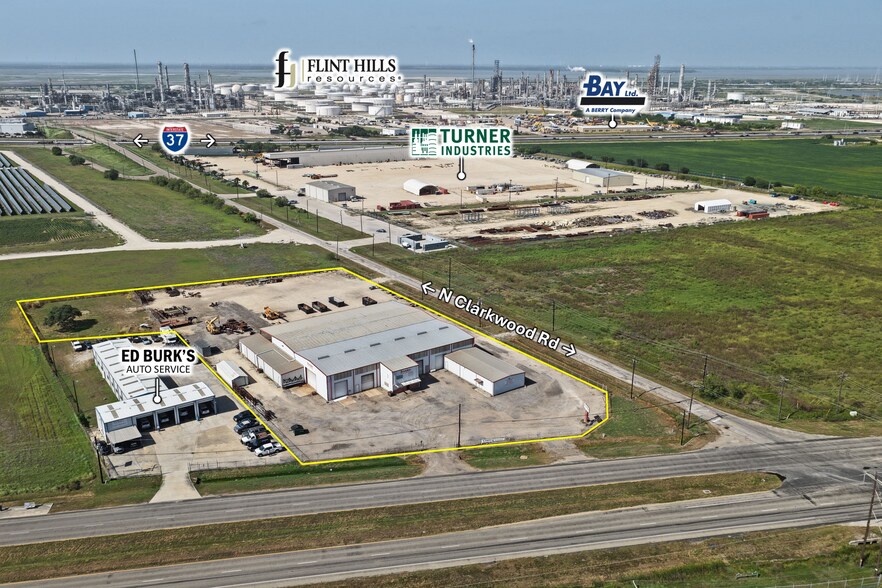 9002 Leopard St, Corpus Christi, TX à vendre - Photo de l’immeuble – Image 3 sur 30