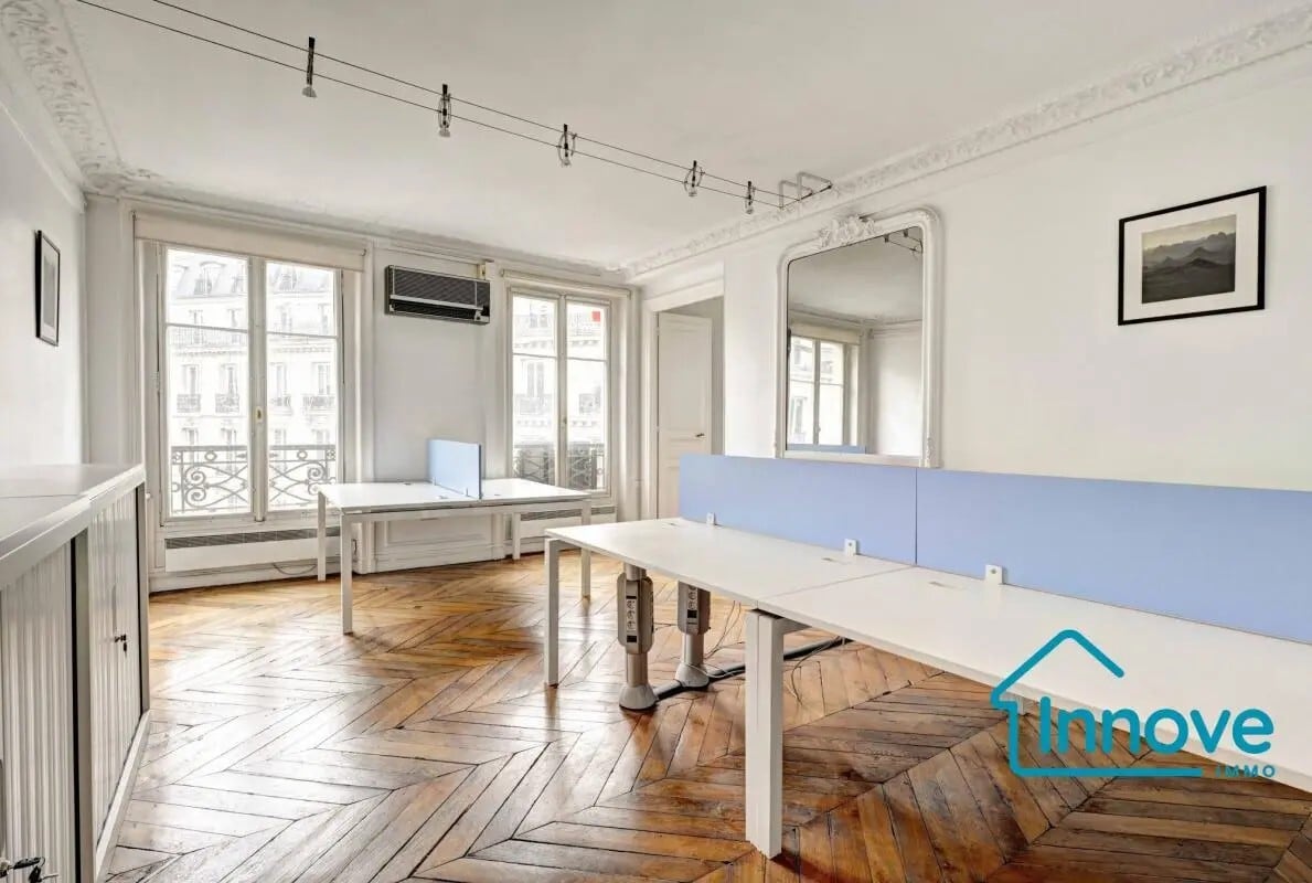 12 Rue De L'Isly, Paris, PAR 75008 -  -  - Photo intérieure - Image 1 of 4