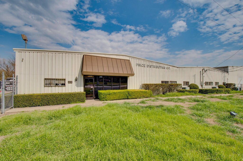 1212 S Clay St, Ennis, TX à vendre Photo principale– Image 1 sur 29